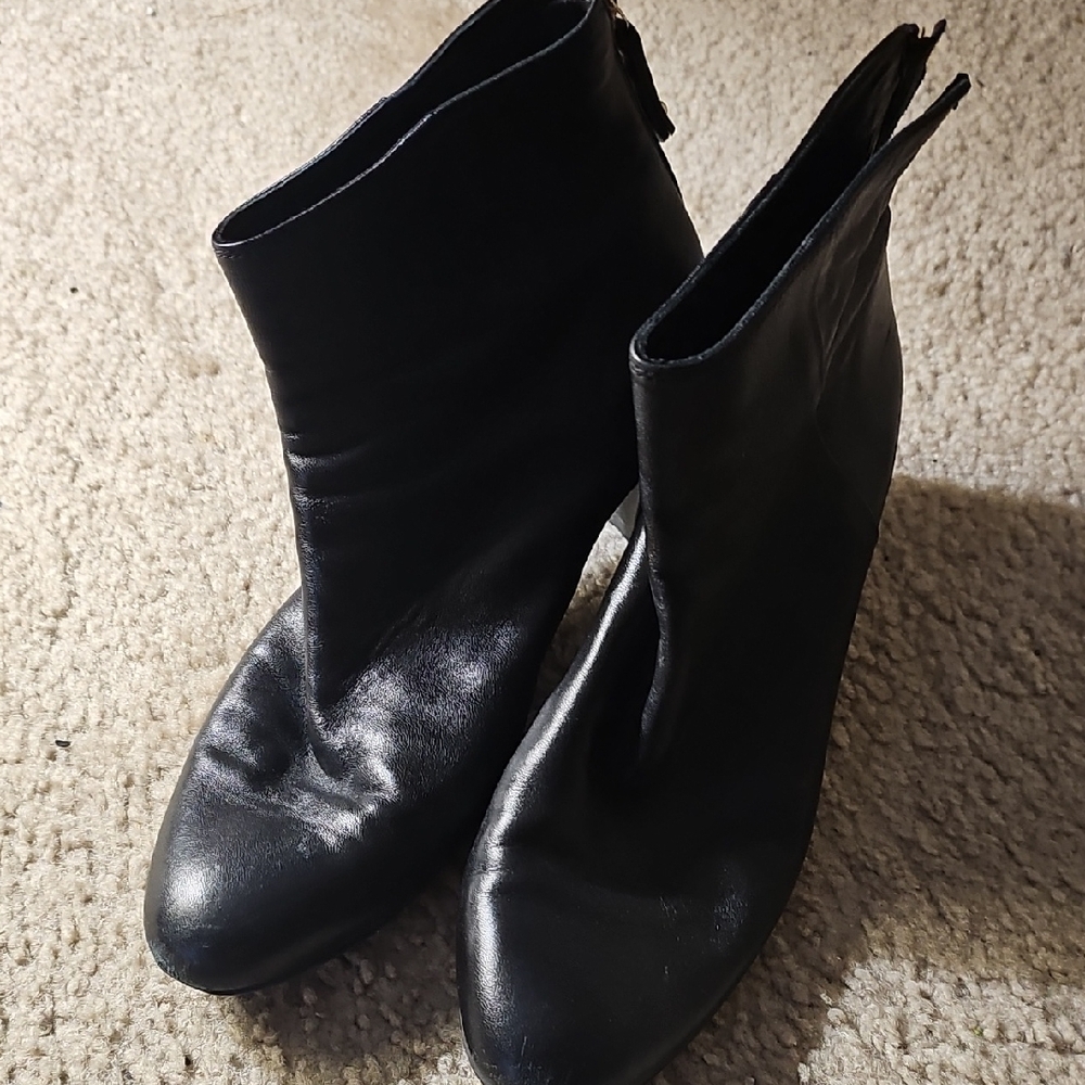 AGLSleek Black Ankle Booties